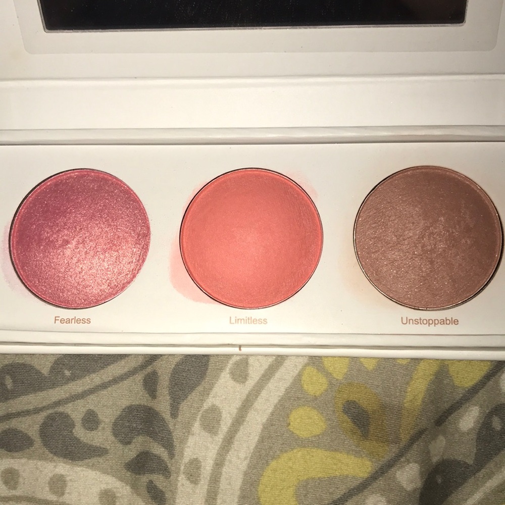 Real Her blush kit